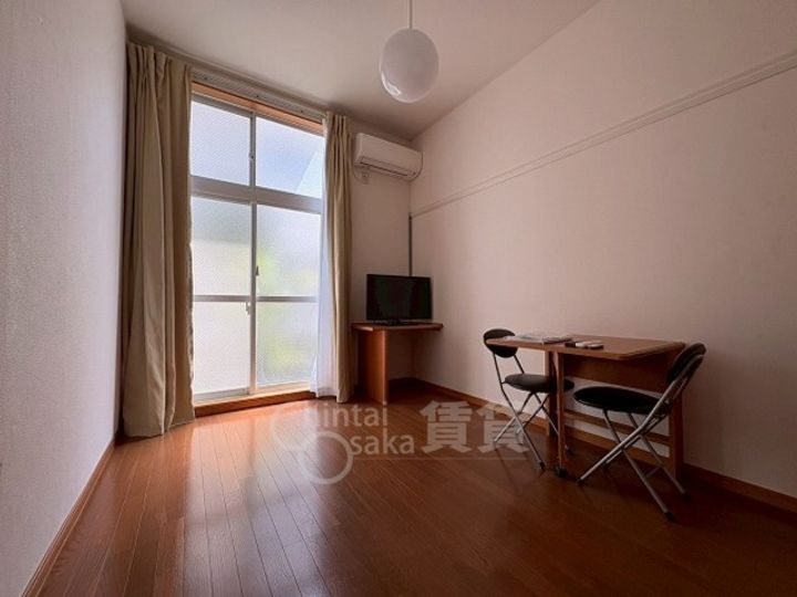 レオパレスタケナカの居間