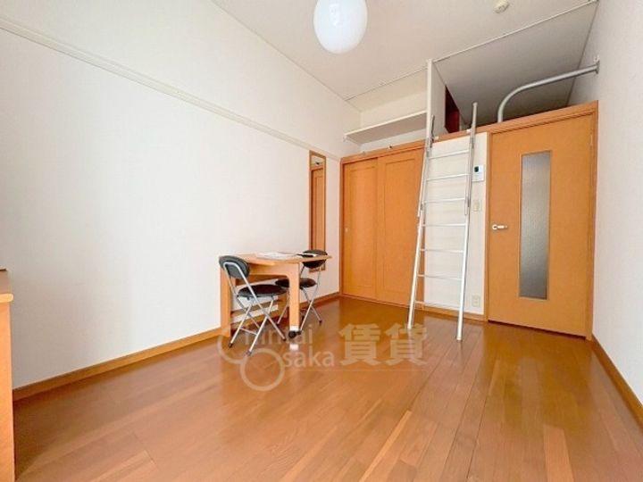 レオパレスタケナカの居間