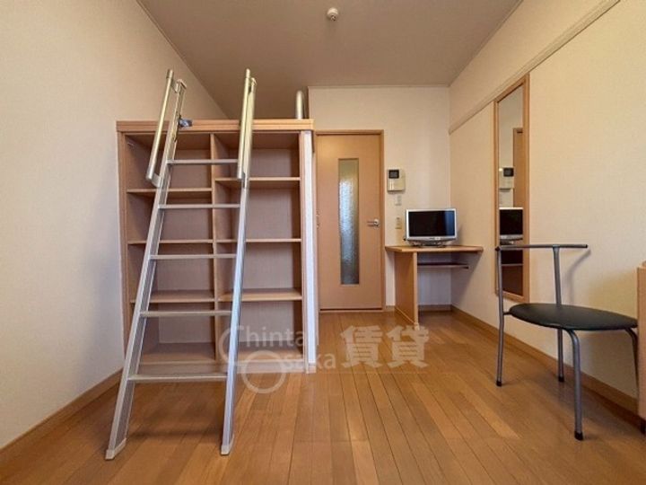 レオパレスTOWAの居間