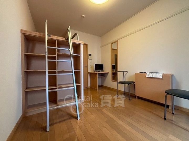 レオパレスTOWAの居間