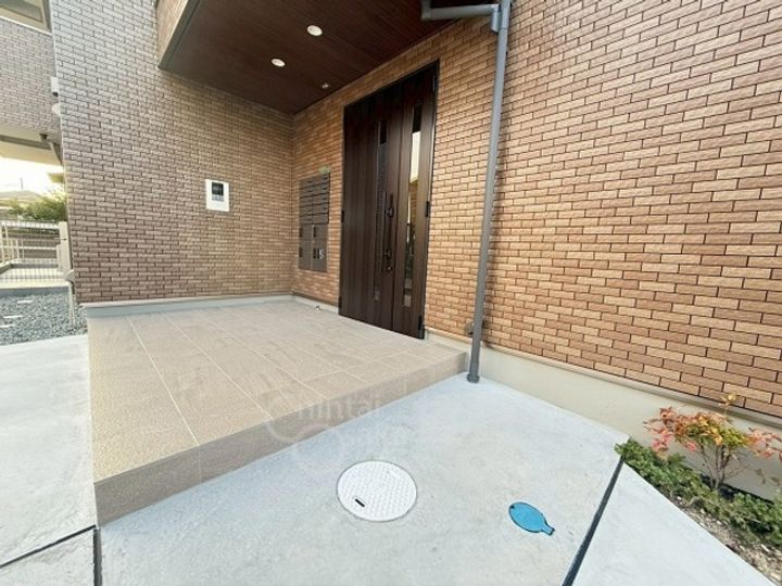 源ハイツの玄関