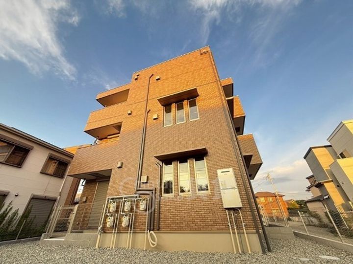 源ハイツの外観