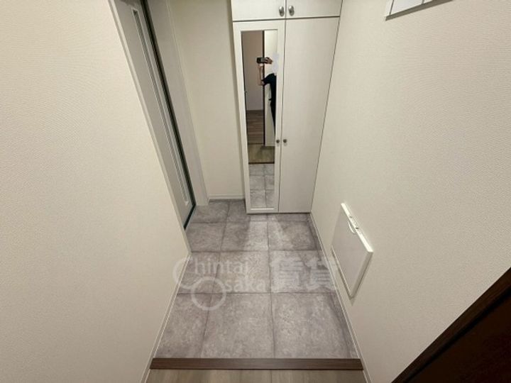 源ハイツの玄関