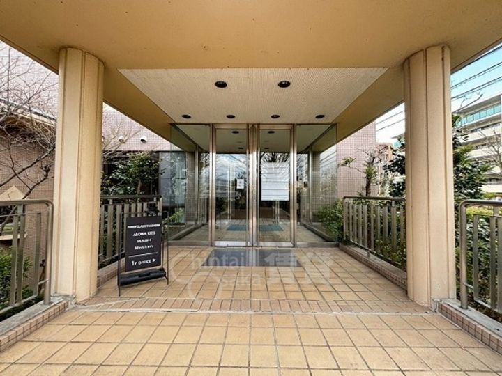 INOVE千里万博公園の玄関