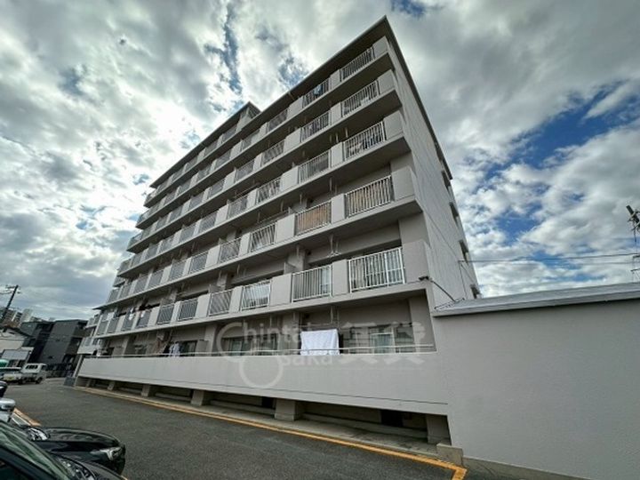 大阪府摂津市千里丘3丁目の賃貸マンションの外観