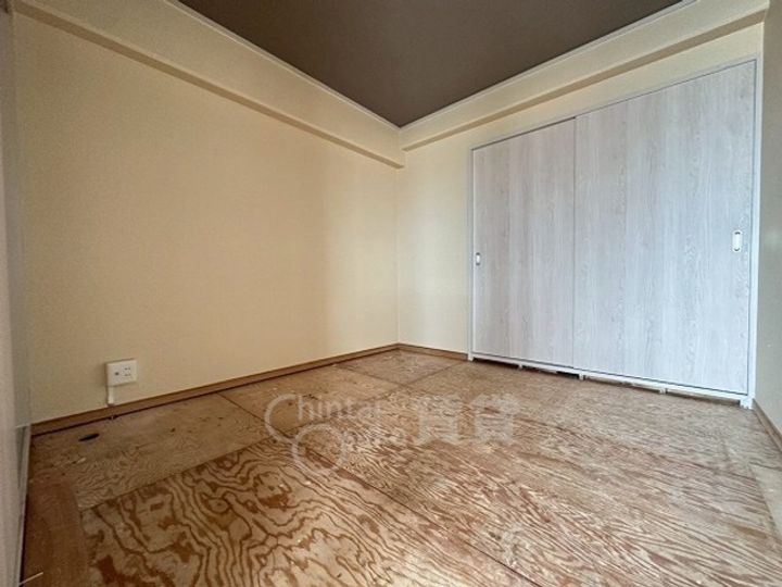 大阪府摂津市千里丘3丁目の賃貸マンションの居間