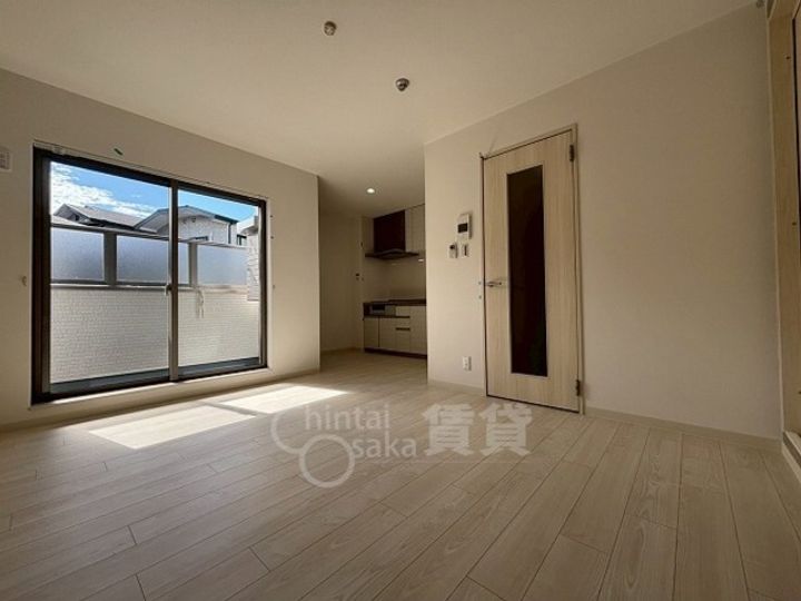 大阪府吹田市原町3丁目の賃貸アパートの居間