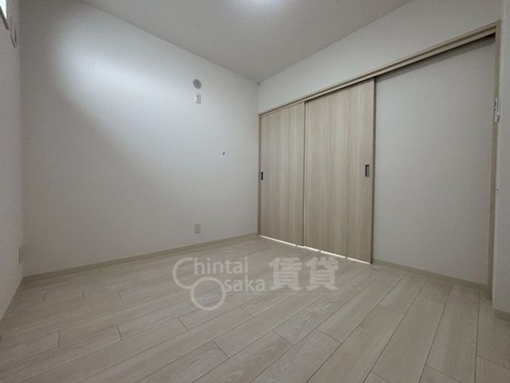 大阪府吹田市原町3丁目の賃貸アパートの居間