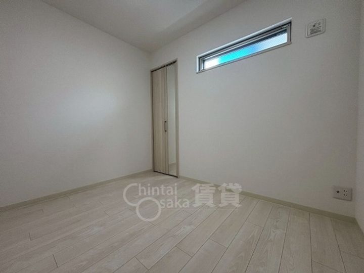 大阪府吹田市原町3丁目の賃貸アパートの居間