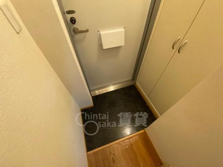 レオパレスグリチネの玄関