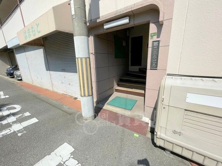 第二浜本ビルの玄関