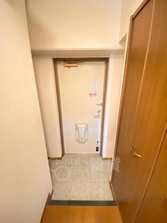 大阪府箕面市百楽荘4丁目の賃貸マンションの玄関