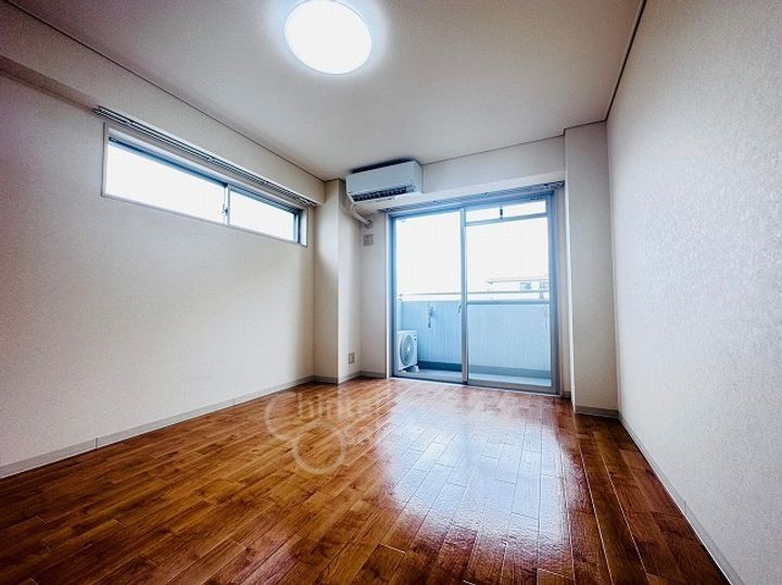 大阪府吹田市南吹田3丁目の賃貸マンションの寝室