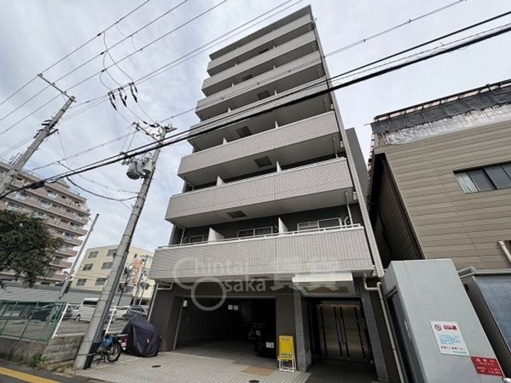 大阪府吹田市南吹田3丁目の賃貸マンションの外観