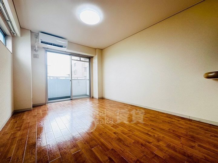 大阪府吹田市南吹田3丁目の賃貸マンションの居間
