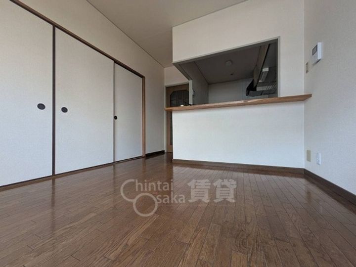 大阪府茨木市東太田1丁目の賃貸マンションの居間