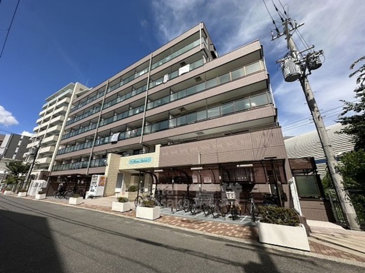 大阪府吹田市江坂町3丁目の賃貸マンションの外観
