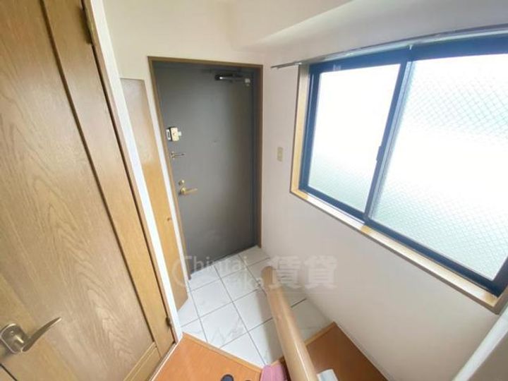 大阪府吹田市江坂町3丁目の賃貸マンションの玄関