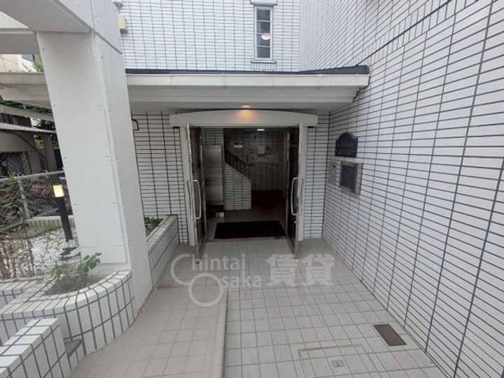 ホワイトプラザの玄関
