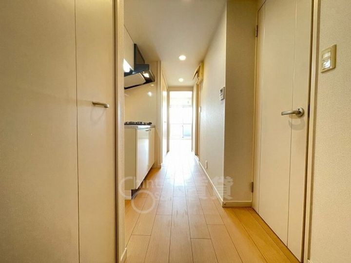 大阪府吹田市南吹田1丁目の賃貸マンションの玄関