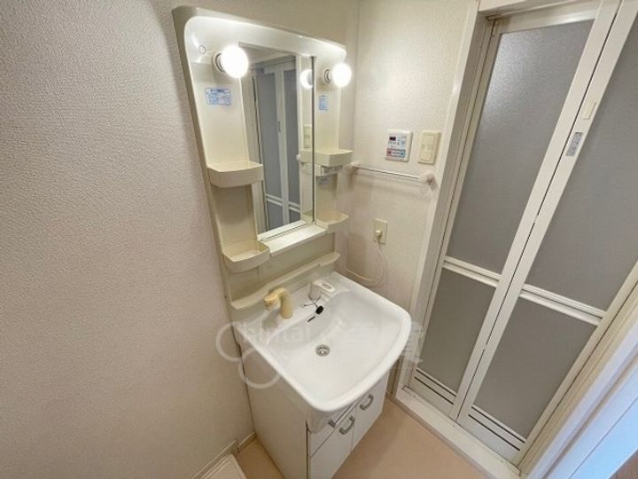 大阪府吹田市南吹田1丁目の賃貸マンションの内装