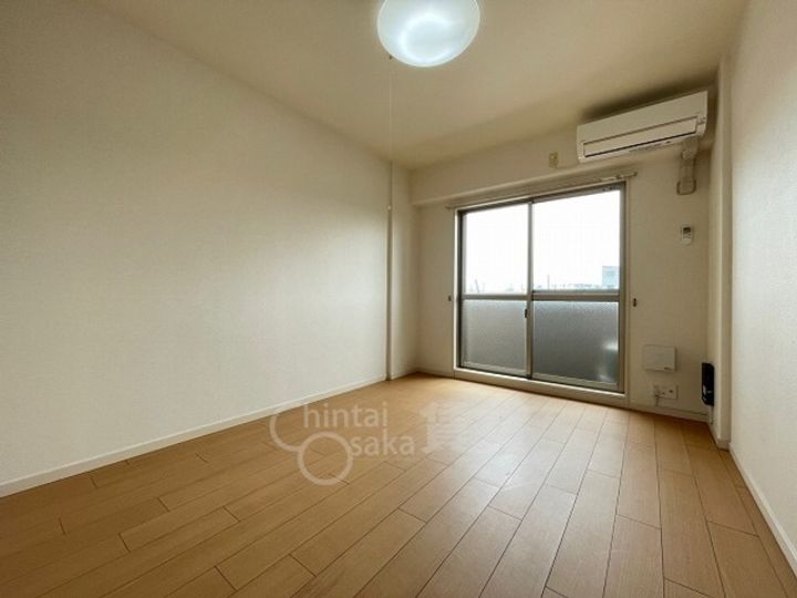 大阪府吹田市南吹田1丁目の賃貸マンションの居間