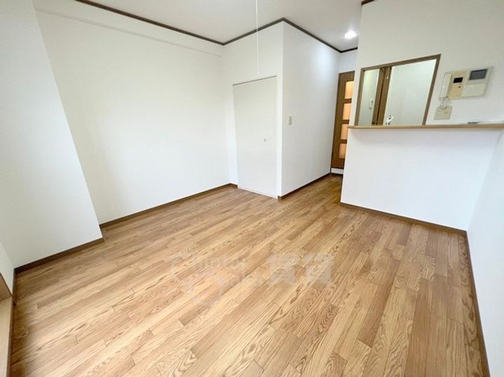 大阪府大阪市淀川区宮原5丁目の賃貸マンションの居間