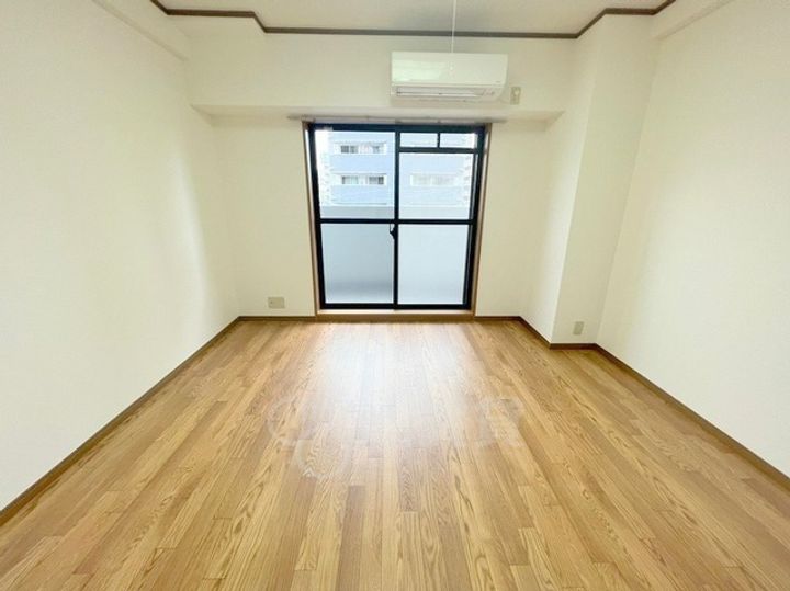 大阪府大阪市淀川区宮原5丁目の賃貸マンションの居間