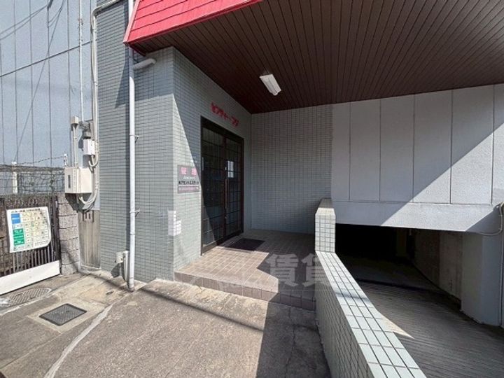 セフティーフジの玄関