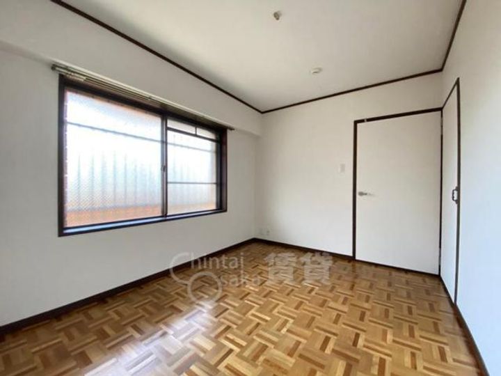 大阪府吹田市山田東1丁目の賃貸マンションの居間