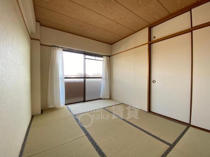 大阪府吹田市山田東1丁目の賃貸マンションの居間