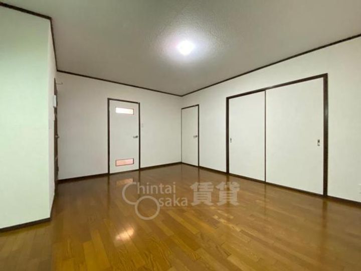 大阪府吹田市山田東1丁目の賃貸マンションの居間