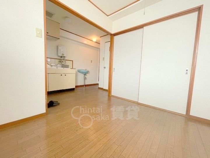 大阪府大阪市東淀川区豊里6丁目の賃貸マンションの居間