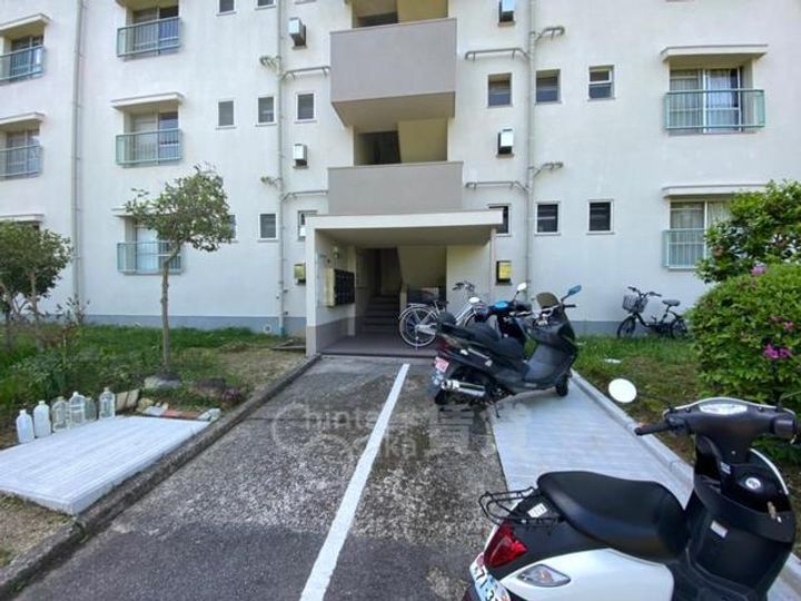 箕面栗生第二住宅38号棟の玄関