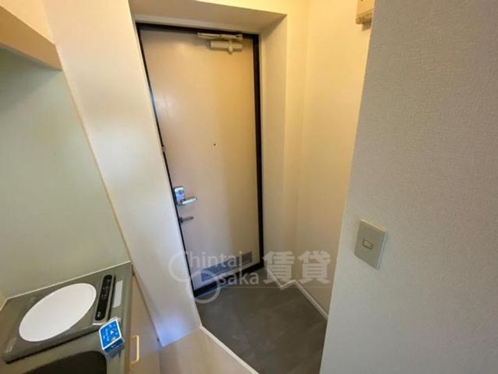 大阪府箕面市半町3丁目の賃貸アパートの玄関