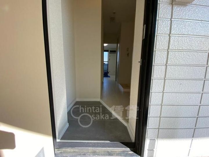 大阪府箕面市半町3丁目の賃貸アパートの玄関