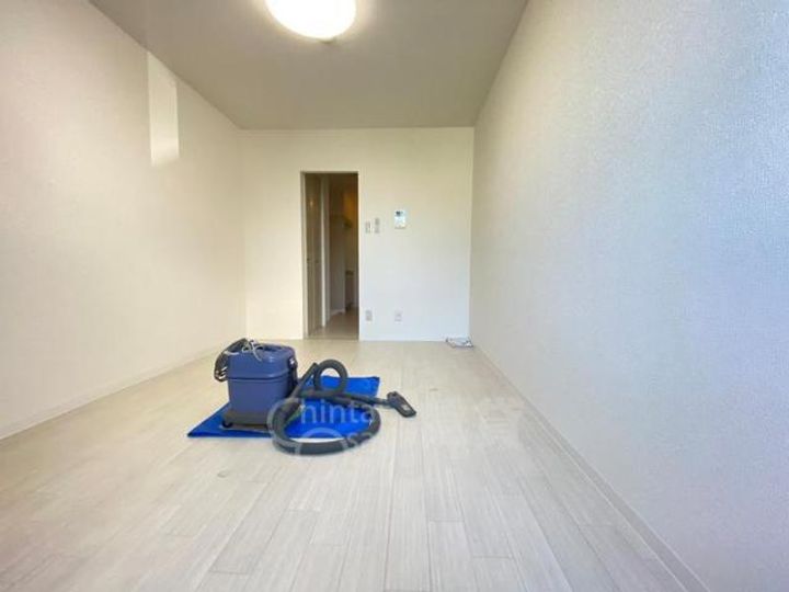 大阪府箕面市半町3丁目の賃貸アパートの居間