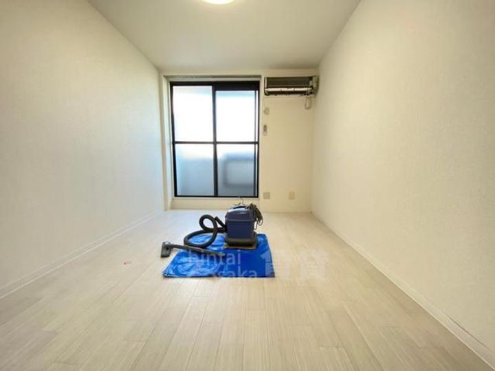 大阪府箕面市半町3丁目の賃貸アパートの居間