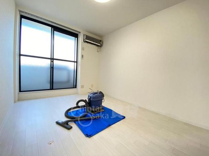 大阪府箕面市半町3丁目の賃貸アパートの居間