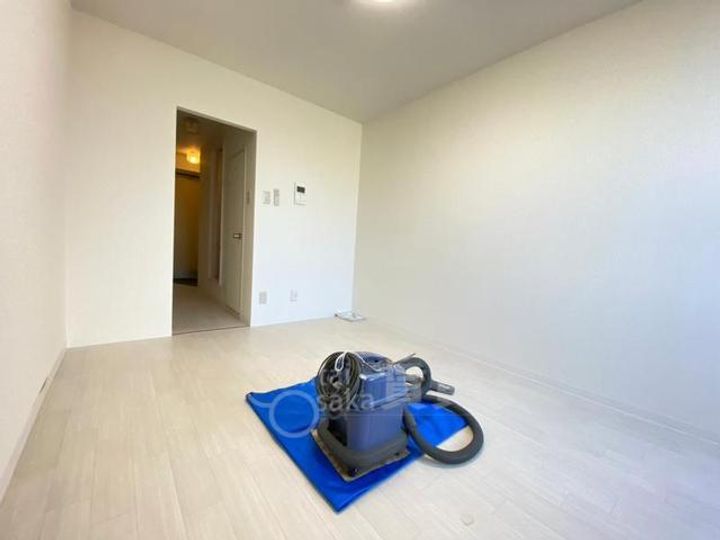 大阪府箕面市半町3丁目の賃貸アパートの居間