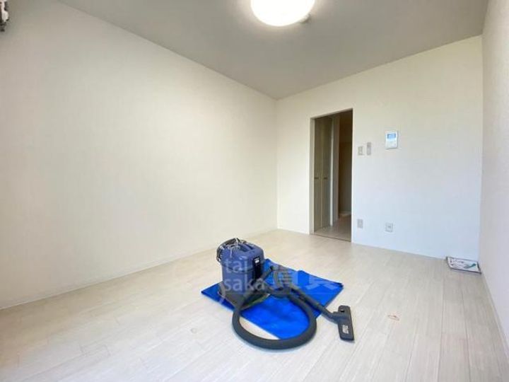 大阪府箕面市半町3丁目の賃貸アパートの居間