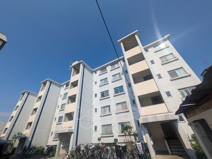 大阪府茨木市星見町の賃貸マンションの外観