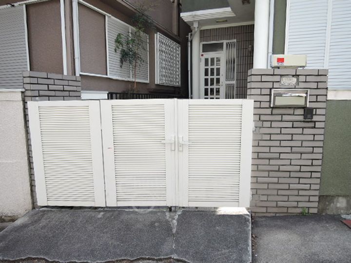 大阪府茨木市耳原1丁目(一戸建)の賃貸物件の玄関