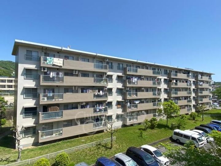 大阪府箕面市粟生間谷西4丁目の賃貸マンションの外観