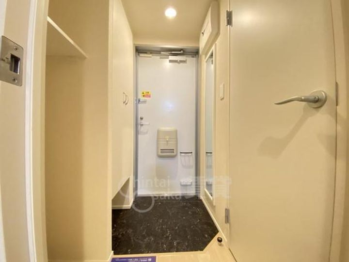 大阪府箕面市瀬川2丁目の賃貸アパートの玄関