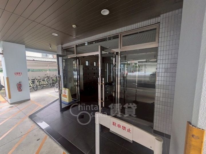 スチューデントパレス茨木の玄関