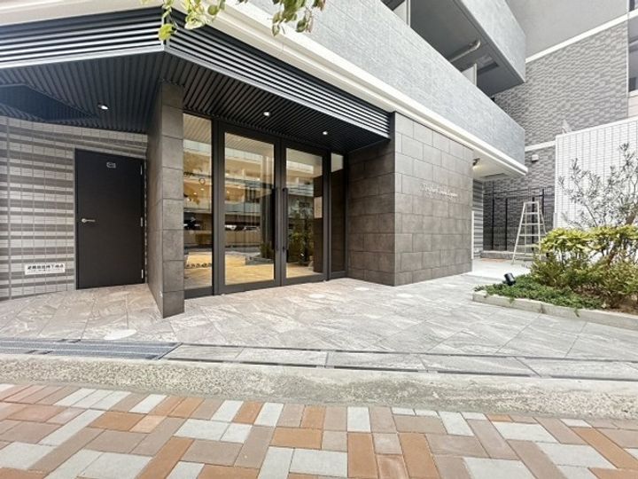 ファーストフィオーレ吹田レガーメの玄関