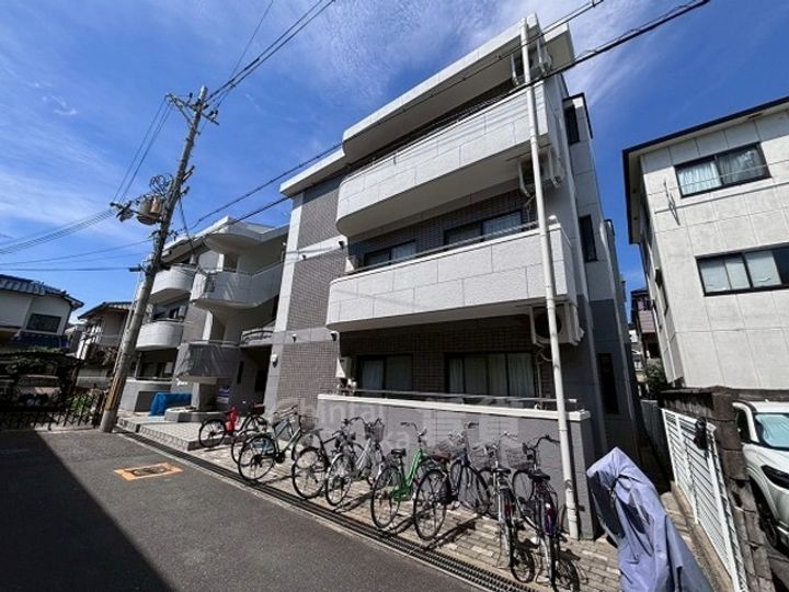大阪府茨木市園田町の賃貸マンションの外観