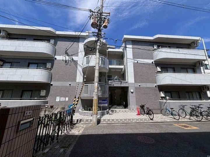 大阪府茨木市園田町の賃貸マンションの外観