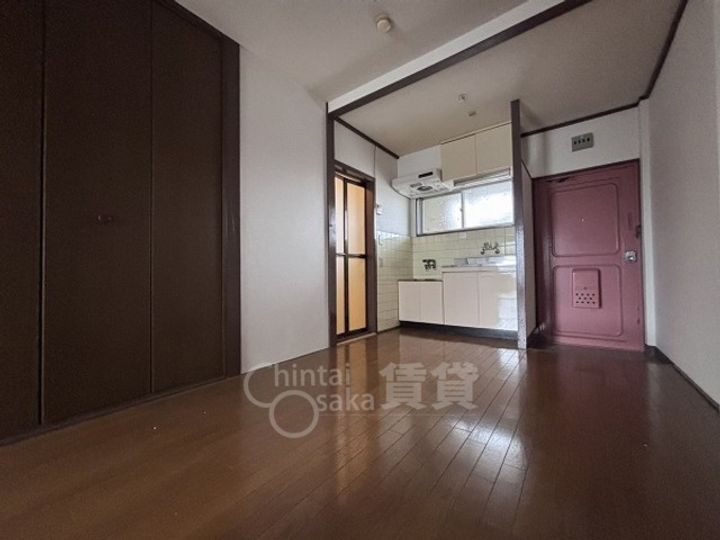 大阪府茨木市新中条町の賃貸マンションの居間